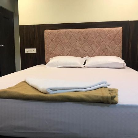 Taloja Midc Hotel Taloje Ngoại thất bức ảnh