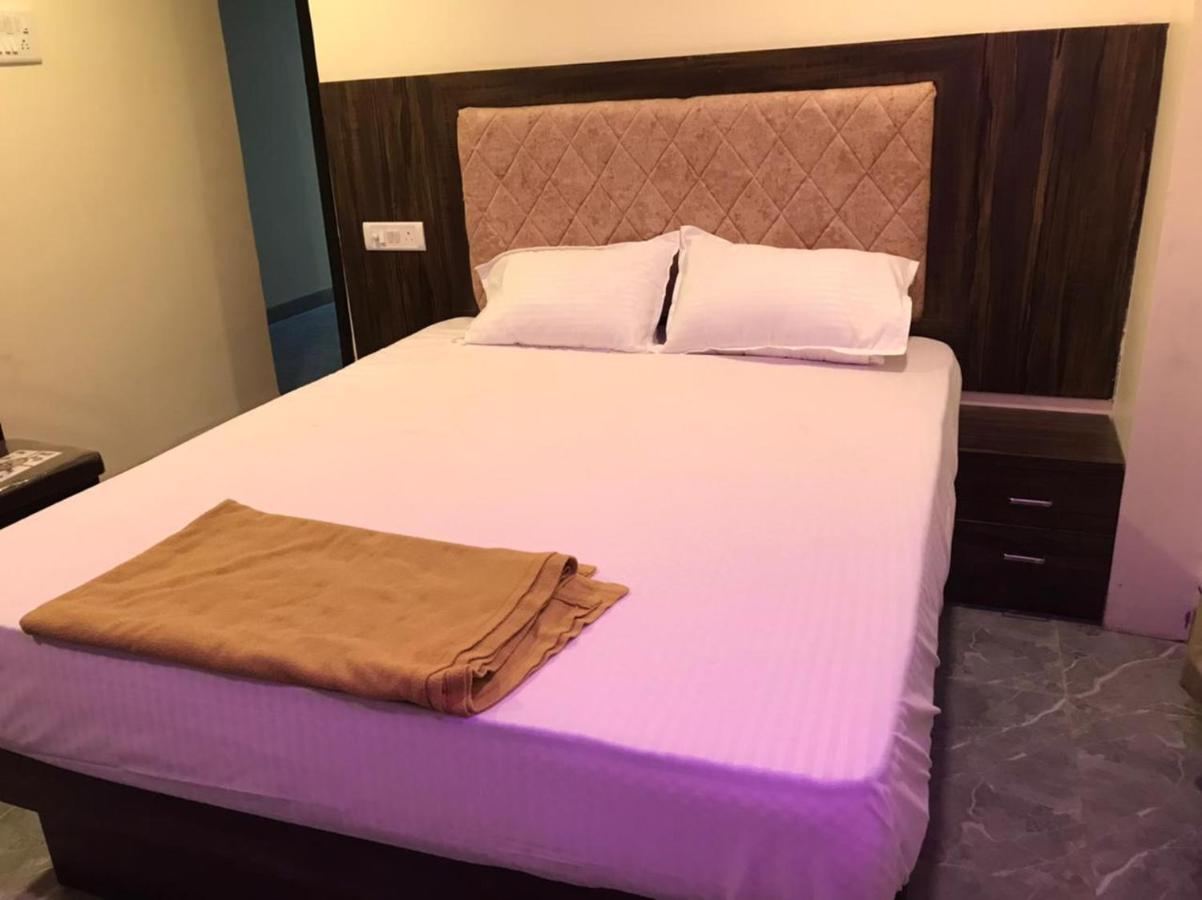 Taloja Midc Hotel Taloje Ngoại thất bức ảnh