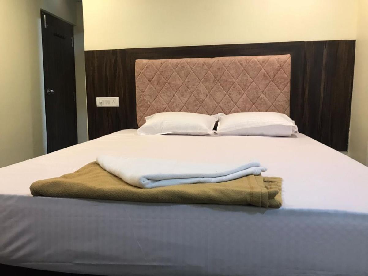 Taloja Midc Hotel Taloje Ngoại thất bức ảnh