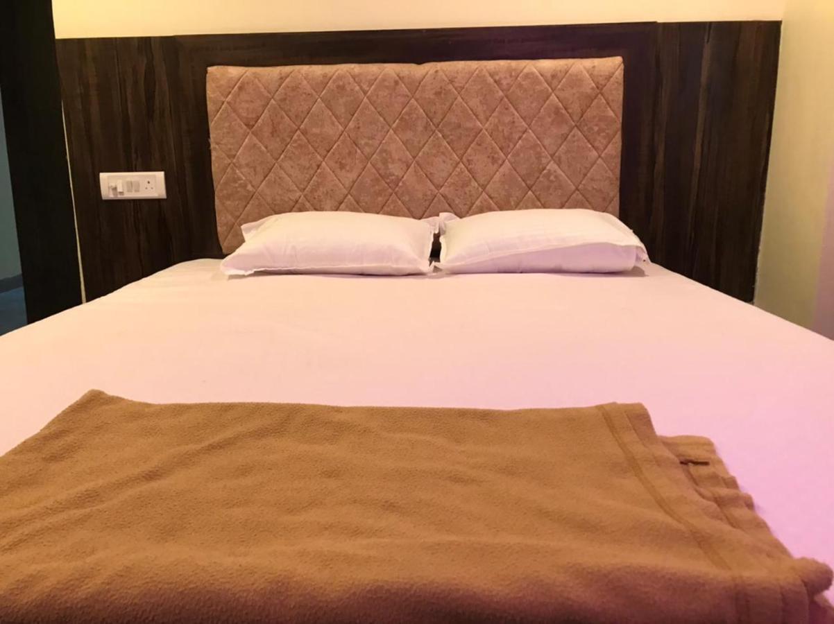 Taloja Midc Hotel Taloje Ngoại thất bức ảnh