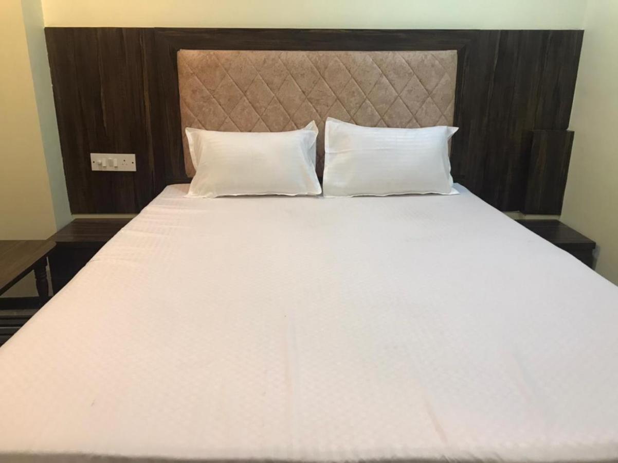 Taloja Midc Hotel Taloje Ngoại thất bức ảnh